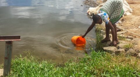 Collecting water from the lake. Credit Anouk Gouvras